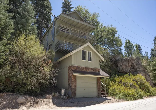 Photo 1 of Single family home for sale at 709 Ridge, Green Valley Lake, CA 92341 | MLS# CV26195757 | Listing updated on 2026-09-13