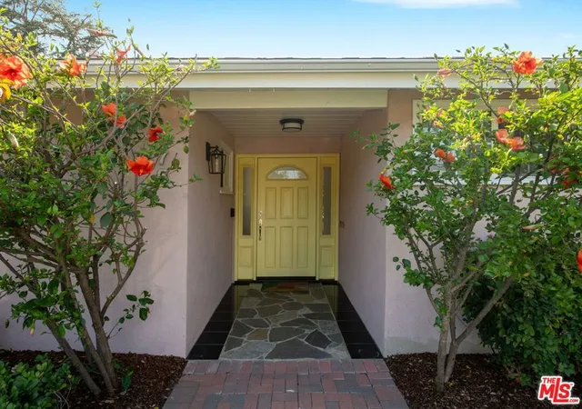 Photo 2 of Single family home for sale at 975 Pepperhill Rd, Pasadena, CA 91107 | MLS# 26984867 | Listing updated on 2026-09-29