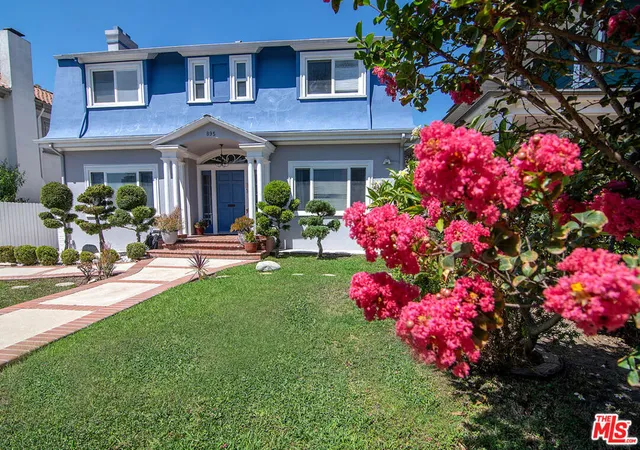 Photo 2 of Single family home for sale at 895 S Bronson Ave, Los Angeles, CA 90005 | MLS# 26984573 | Listing updated on 2026-10-05