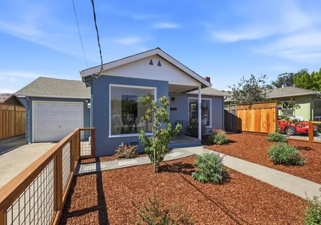 Photo 3 of Sale Pending at 205 Miramar Dr, Santa Cruz, CA 95060 | MLS# ML82059994 | Listing updated on 2026-10-07