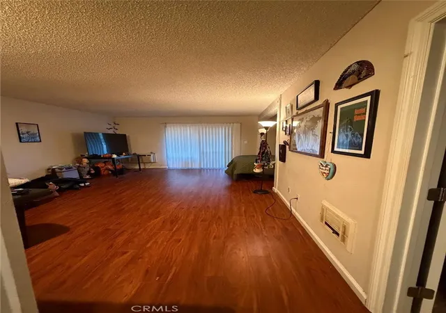 Listing Photo 4 - Condo for sale in building located at 1040 W Macarthur Blvd, Santa Ana, CA 92707 - Unit #21