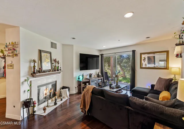 Photo 2 of Condo for sale at 5744 Oak Bnd Ln #108, Oak Park, CA 91377 | MLS# 226004256 | Listing updated on 2026-09-07