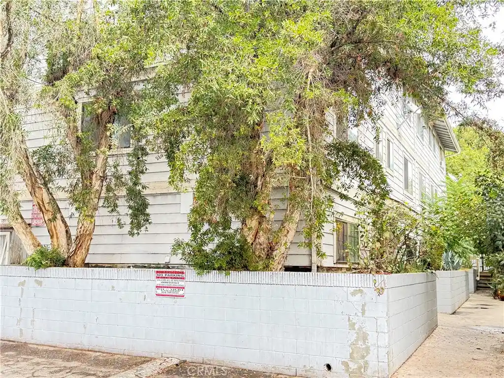 Townhouse for sale at 13945 Osborne St C 104, Arleta, CA 91331 | MLS# SR26194866