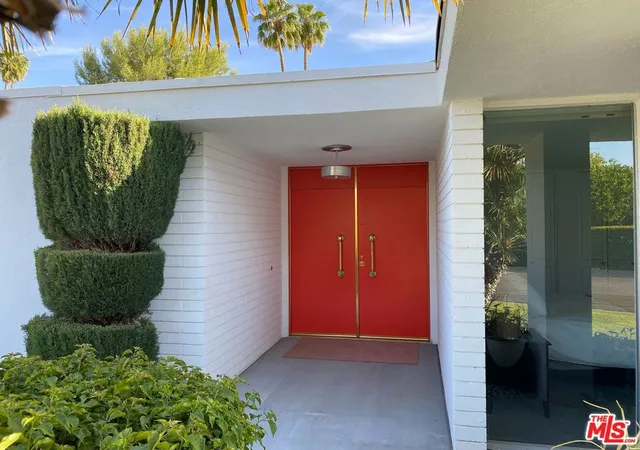 Photo 2 of Sale Pending at 2765 S Kings Rd, Palm Springs, CA 92264 | MLS# 26984771 | Listing updated on 2026-10-08