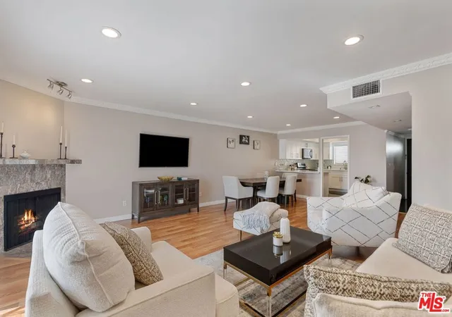 Condo for sale at 6420 Hazeltine Ave #9, Van Nuys, CA 91401 | MLS# 26984095