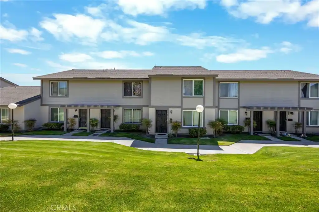 Listing Photo 1 - Condo for sale in 3010 Bradford located at 3010 Bradford, Santa Ana, CA 92707 - Unit 3010 Bradford