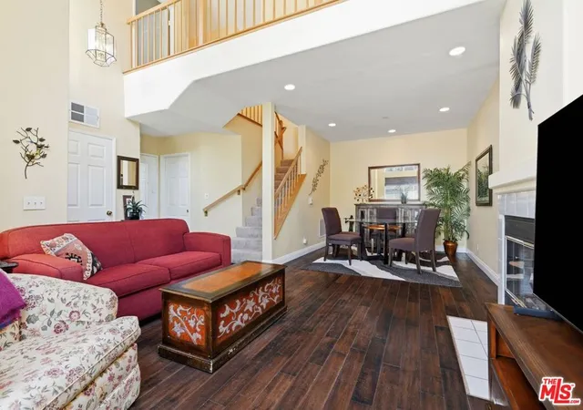Photo 3 of Sale Pending at 22112 Sun Ranch Ct, Chatsworth, CA 91311 | MLS# 26984971 | Listing updated on 2026-10-01