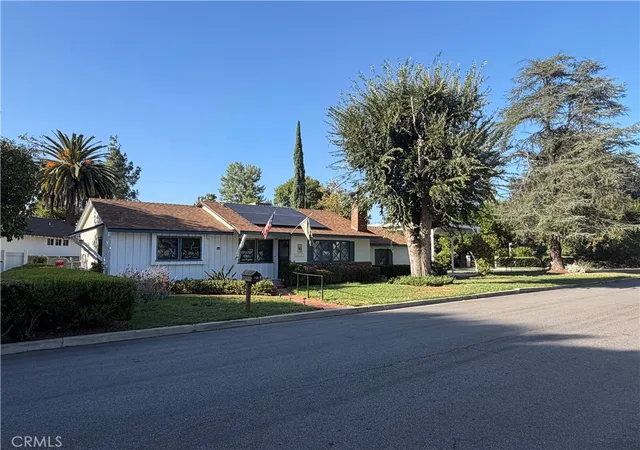 Photo 2 of Single family home for sale at 23141 Gonzales, Woodland Hills, CA 91367 | MLS# SR26196108 | Listing updated on 2026-10-12