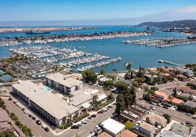 Listing Photo 5 - Condo for sale in building located at 1021 Scott St, San Diego, CA 92106 - Unit #103
