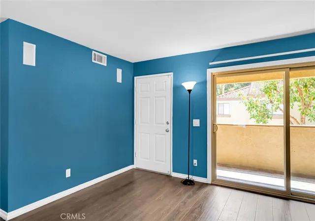 Listing Photo 2 - Condo for sale in building located at 1140 W Blaine St, Riverside, CA 92507 - Unit #201