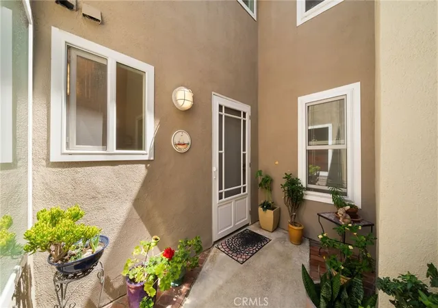 Photo 3 of Sale Pending at 3256 Sparkler, Huntington Beach, CA 92649 | MLS# OC26187491 | Listing updated on 2026-10-08