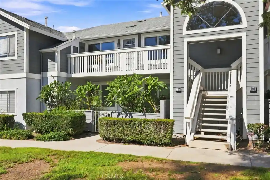 Listing Photo 2 - Condo for sale in 187 Huntington located at 187 Huntington, Irvine, CA 92620 - Unit 187 Huntington