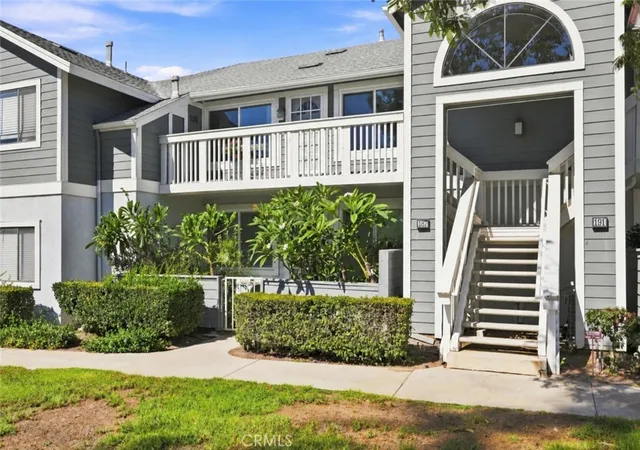 Listing Photo 2 - Condo for sale in building located at 187 Huntington, Irvine, CA 92620