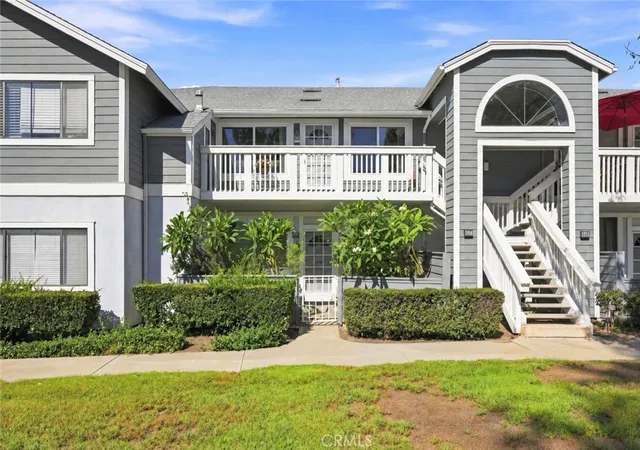 Listing Photo 3 - Condo for sale in building located at 187 Huntington, Irvine, CA 92620