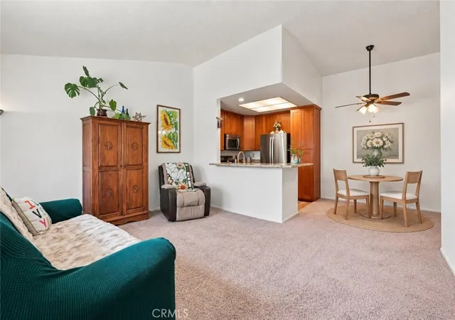 Listing Photo 5 - Condo for sale in building located at 187 Huntington, Irvine, CA 92620