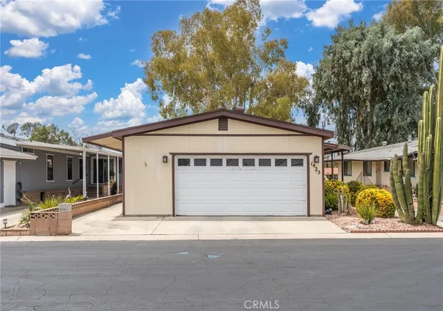 Photo 2 of Manufactured home for sale at 1425 Lodgepole, Hemet, CA 92545 | MLS# TR26196174 | Listing updated on 2026-10-08