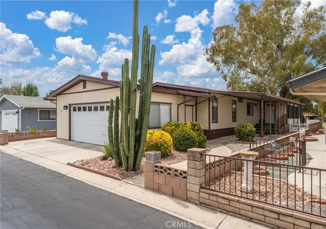 Photo 3 of Manufactured home for sale at 1425 Lodgepole, Hemet, CA 92545 | MLS# TR26196174 | Listing updated on 2026-10-08
