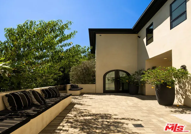 Photo 3 of Mansion for sale at 9577 Lime Orchard Rd, Beverly Hills, CA 90210 | MLS# 26985127 | Listing updated on 2026-09-16