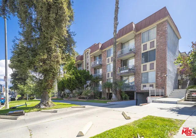Listing Photo 3 - Condo for sale in building located at 210 S La Fayette Park Pl, Los Angeles, CA 90057 - Unit #201