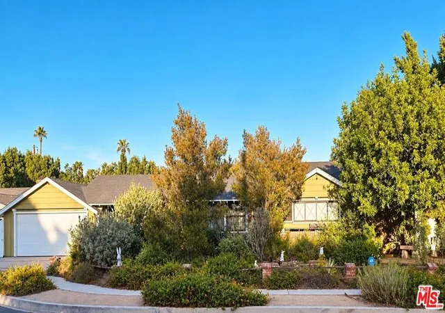Photo 2 of Single family home for sale at 5320 Wortser Ave, Sherman Oaks, CA 91401 | MLS# 26866675 | Listing updated on 2026-10-08
