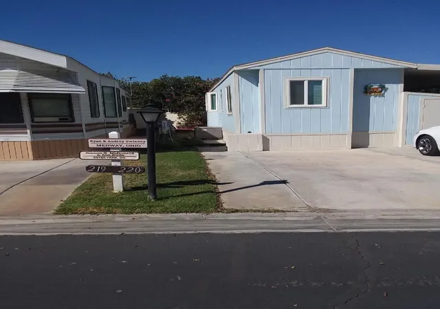 Manufactured home for sale at 84136 Ave 44 #220, Indio, CA 92203 | MLS# 219152411DA