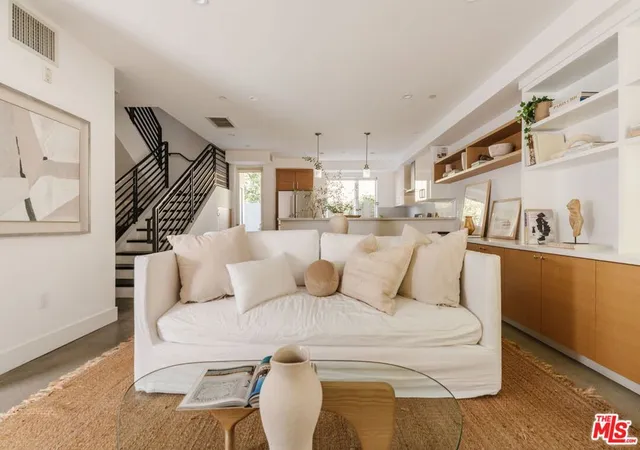 Photo 3 of Condo for sale at 811 19th Street #2, Santa Monica, CA 90403 | MLS# 26953607 | Listing updated on 2026-09-23