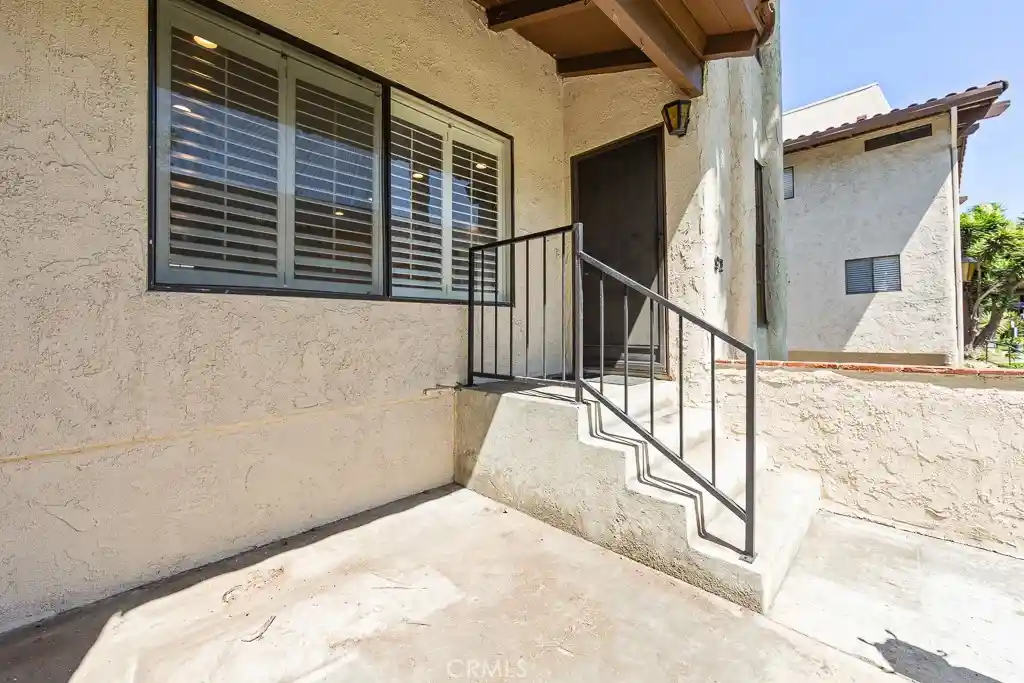 Listing Photo 2 - Condo for sale in 400 S Flower located at 400 S Flower, Orange, CA 92868 - Unit #92