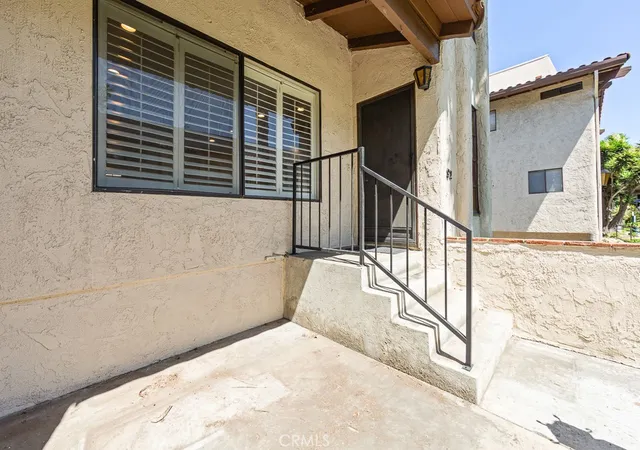 Listing Photo 2 - Condo for sale in building located at 400 S Flower, Orange, CA 92868 - Unit #92