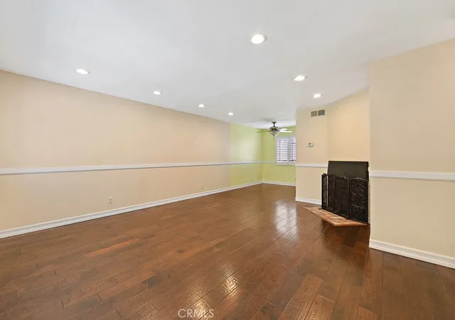 Listing Photo 4 - Condo for sale in building located at 400 S Flower, Orange, CA 92868 - Unit #92