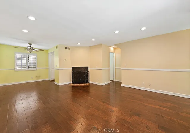 Listing Photo 5 - Condo for sale in building located at 400 S Flower, Orange, CA 92868 - Unit #92