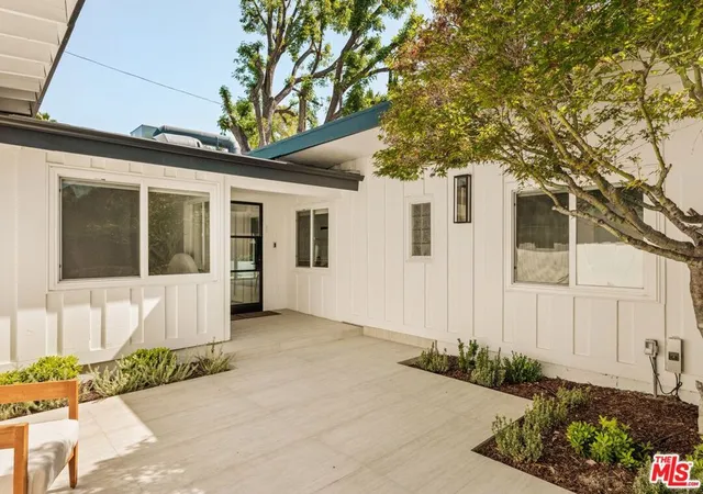 Photo 1 of Single family home for sale at 23122 Bigler St, Woodland Hills, CA 91364 | MLS# 26984945 | Listing updated on 2026-09-25