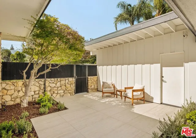 Photo 2 of Single family home for sale at 23122 Bigler St, Woodland Hills, CA 91364 | MLS# 26984945 | Listing updated on 2026-09-25