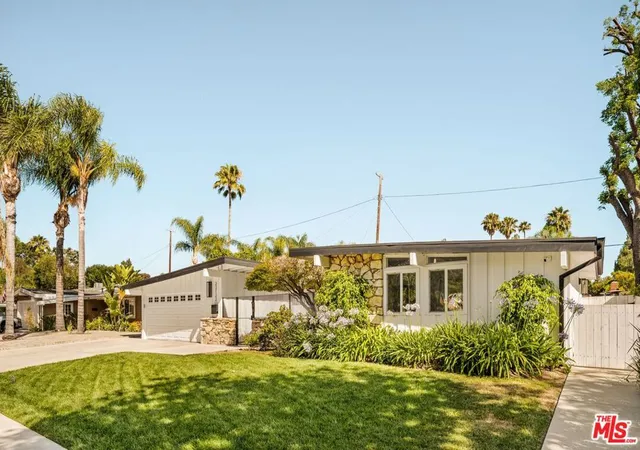Photo 3 of Single family home for sale at 23122 Bigler St, Woodland Hills, CA 91364 | MLS# 26984945 | Listing updated on 2026-09-25