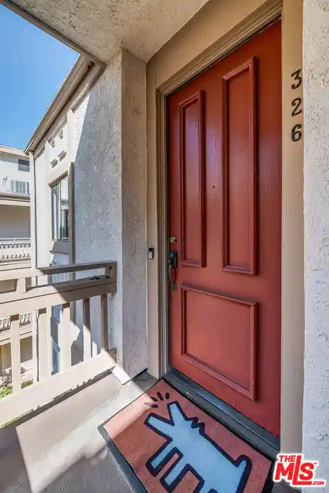Listing Photo 2 - Condo for sale in 3480 Barham Blvd located at 3480 Barham Blvd, Los Angeles, CA 90068 - Unit #326