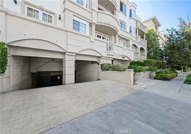 Listing Photo 3 - Condo for sale in Le Chambord located at 128 N Swall Dr, Los Angeles, CA 90048 - Unit #304