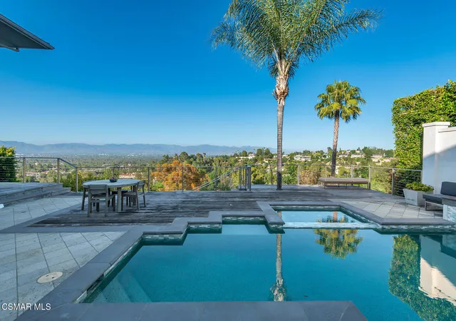 Photo 4 of Single family home for sale at 4622 Charmion Ln, Encino, CA 91316 | MLS# 226004269 | Listing updated on 2026-10-05