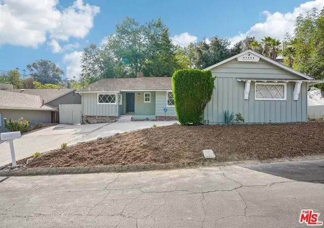 Photo 2 of Single family home for sale at 4792 Excelente Dr, Woodland Hills, CA 91364 | MLS# 26954093 | Listing updated on 2026-10-09