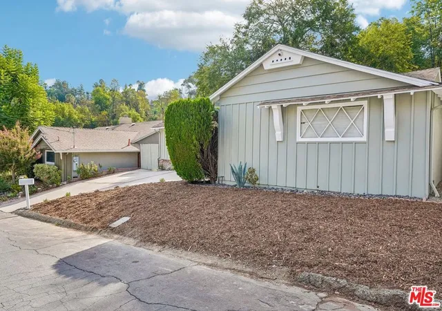 Photo 3 of Single family home for sale at 4792 Excelente Dr, Woodland Hills, CA 91364 | MLS# 26954093 | Listing updated on 2026-10-09