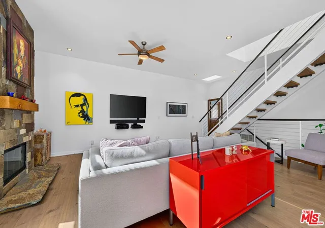 Photo 3 of Condo for sale at 650 Rose Ave #2, Venice, CA 90291 | MLS# 26985369 | Listing updated on 2026-09-21
