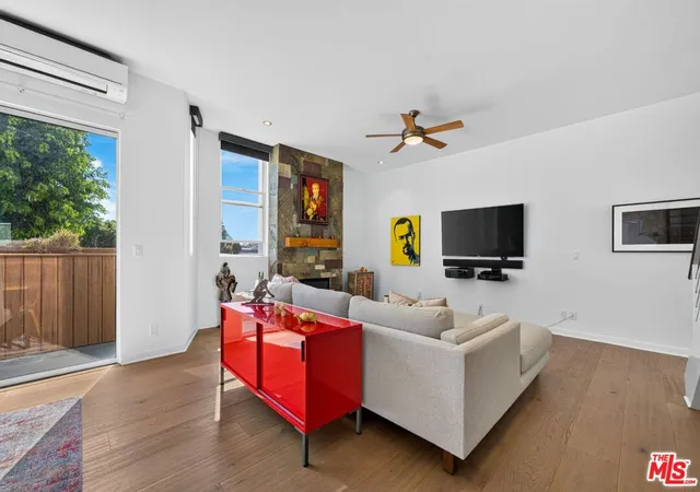 Photo 4 of Condo for sale at 650 Rose Ave #2, Venice, CA 90291 | MLS# 26985369 | Listing updated on 2026-09-21