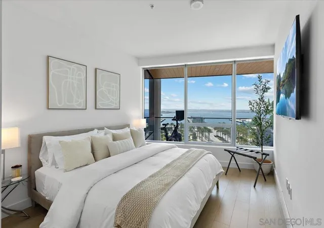 Listing Photo 2 - Condo for sale in Pacific Gate by Bosa located at 888 W E St, San Diego, CA 92101 - Unit #1001