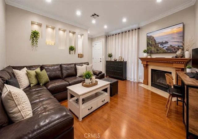 Photo 3 of Townhouse for sale at 543 W Stocker St #14, Glendale, CA 91202 | MLS# GD26196602 | Listing updated on 2026-09-23