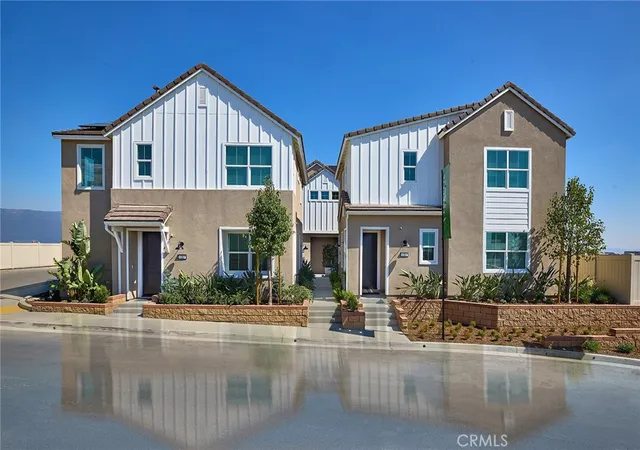 Listing Photo 3 - Condo for sale in building located at 16588 Bottlebrush Ln, Fontana, CA 92336 - Unit #2
