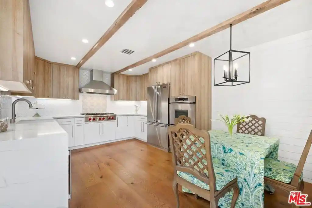 Listing Photo 2 - Condo for sale in 211 S Spalding Dr located at 211 S Spalding Dr, Beverly Hills, CA 90212 - Unit #109S