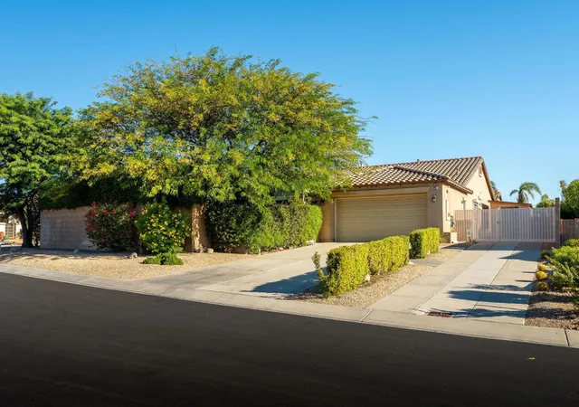 Photo 3 of Single family home for sale at 992 Mira Grande, Palm Springs, CA 92262 | MLS# 219152443DA | Listing updated on 2026-10-02