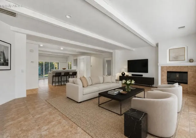 Photo 4 of Single family home for sale at 992 Mira Grande, Palm Springs, CA 92262 | MLS# 219152443DA | Listing updated on 2026-10-02