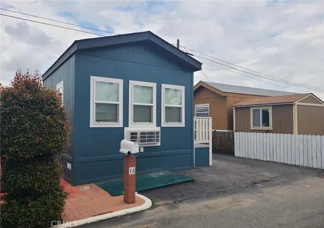 Photo 3 of Manufactured home for sale at 11825 Washington #18, Whittier, CA 90606 | MLS# CV26195021 | Listing updated on 2026-09-13