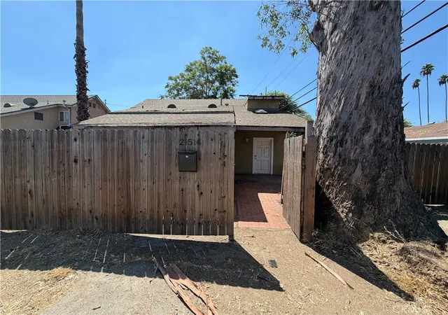 Photo 2 of Single family home for sale at 21514 Cohasset St, Canoga Park, CA 91303 | MLS# CV26186724 | Listing updated on 2026-10-02