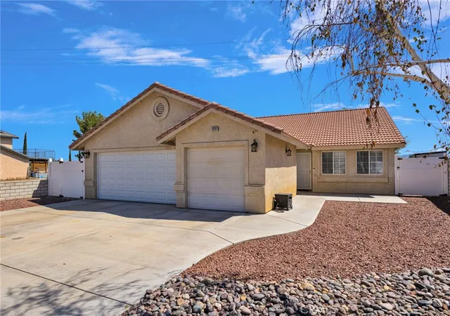 Photo 3 of Single family home for sale at 18601 Mountain Meadows, Victorville, CA 92395 | MLS# CV26196918 | Listing updated on 2026-10-12