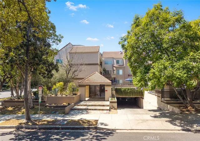 Photo 1 of Townhouse for sale at 501 E Del Mar Blvd #109, Pasadena, CA 91101 | MLS# PF26194464 | Listing updated on 2026-10-04